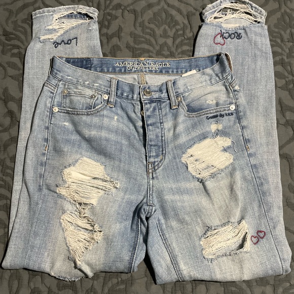 Like New Womans AE Jeans - Picture 4 of 7